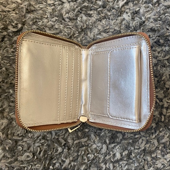 ‼️SOLD‼️ Guess Compact Wallet - Picture 6 of 8